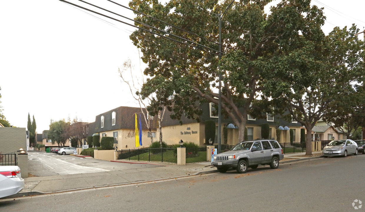 Primary Photo - Brittany House Apartments