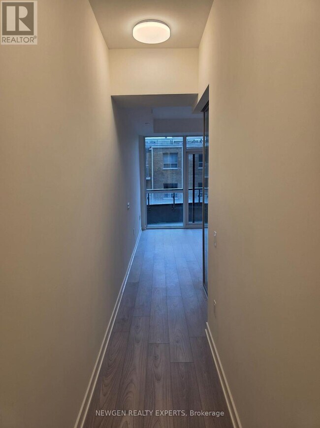 Photo du bâtiment - 110 Broadway Ave