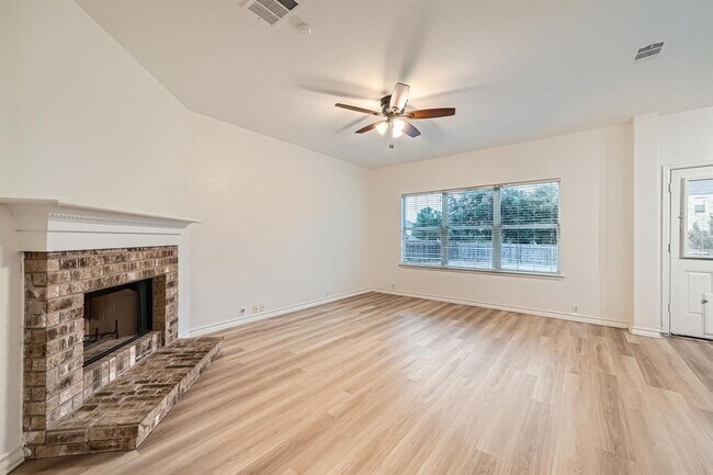 Foto del edificio - 20840 Silverbell Ln