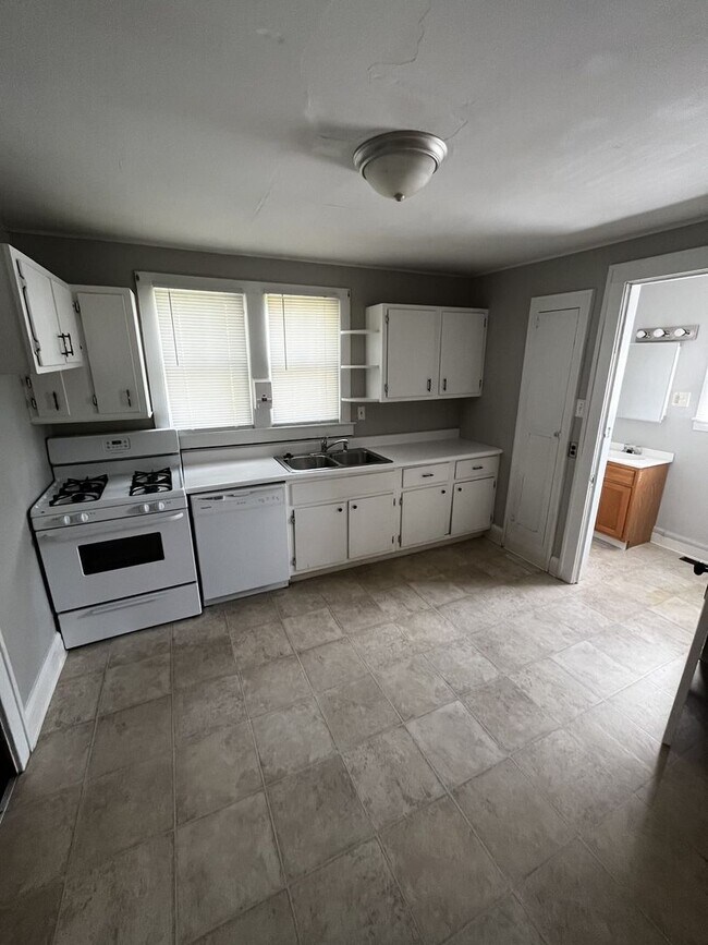 Foto del edificio - 108 N McKinley Ave