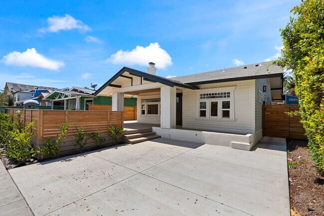 Building Photo - incredible home 3 bedroom, loft