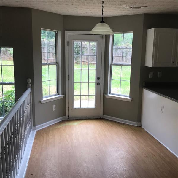 Building Photo - 165 Jericho Dr