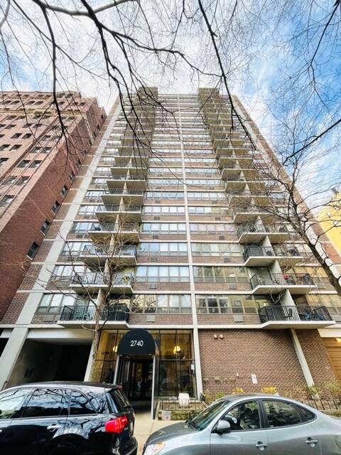 Building Photo - 2740 N Pine Grove Ave