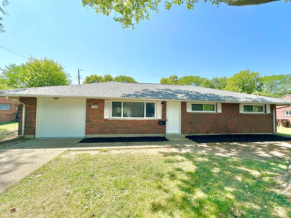 Primary Photo - 304 Primrose Ln