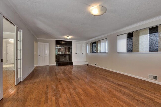 Building Photo - 10566 Creston Dr