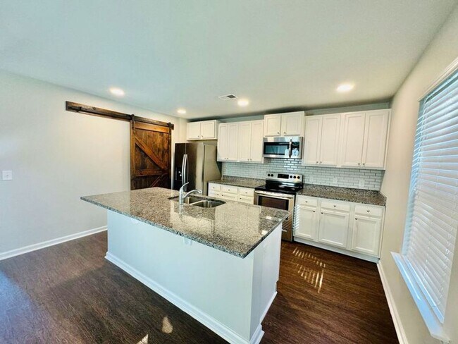 Building Photo - 4 bed 2.5 bath located in The Links at Way...