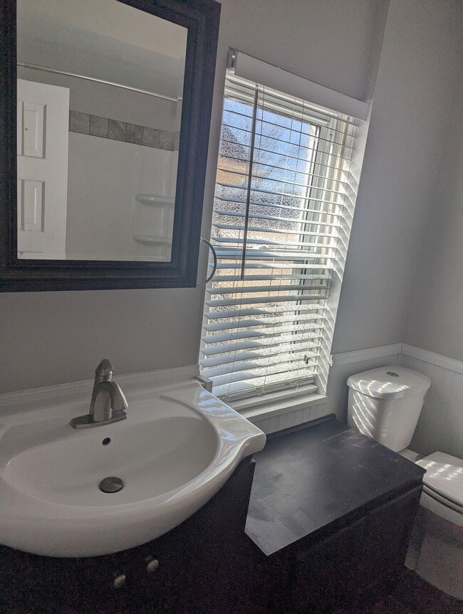 Building Photo - 435 Parker St