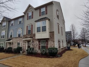 Building Photo - 4073 Zilker Park Dr