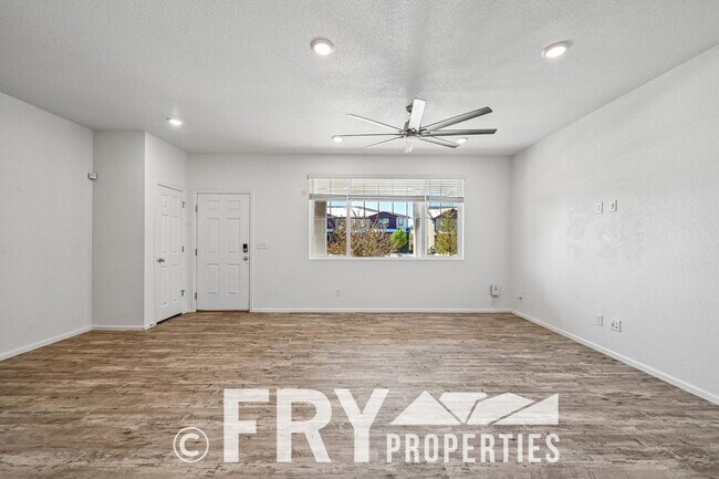 Foto del edificio - 3BR Home w/ Attached Garage + Easy Commute to Denver & DIA