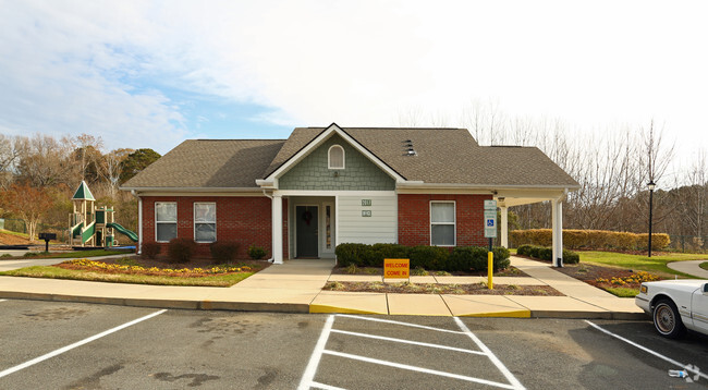 Building Photo - Miller Grove Apartments