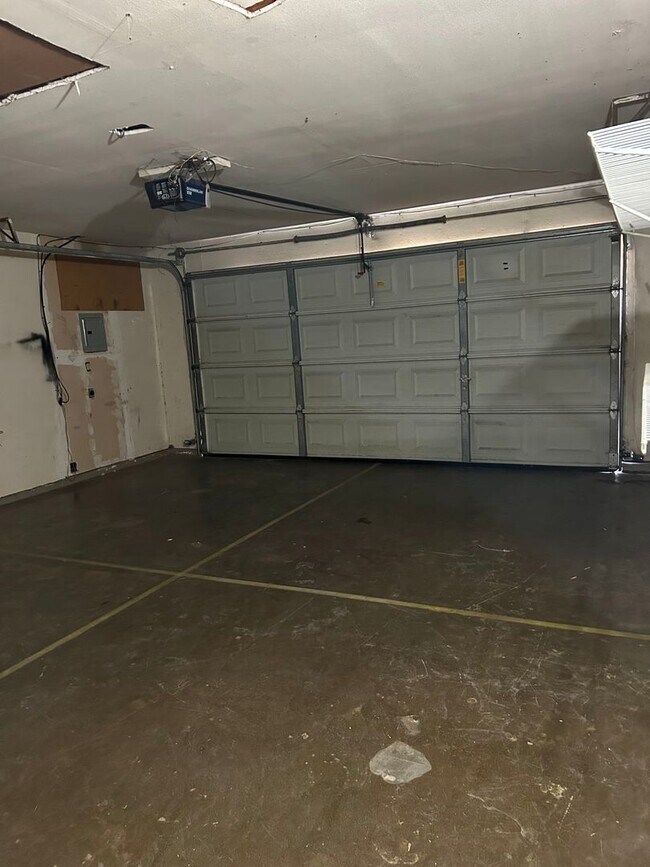 Foto del edificio - Beautiful 3 bedroom Home. 1st Month Free with 1 year Lease!