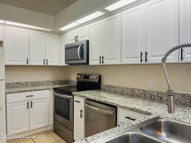 Building Photo - 1920 Quail Ridge Ct