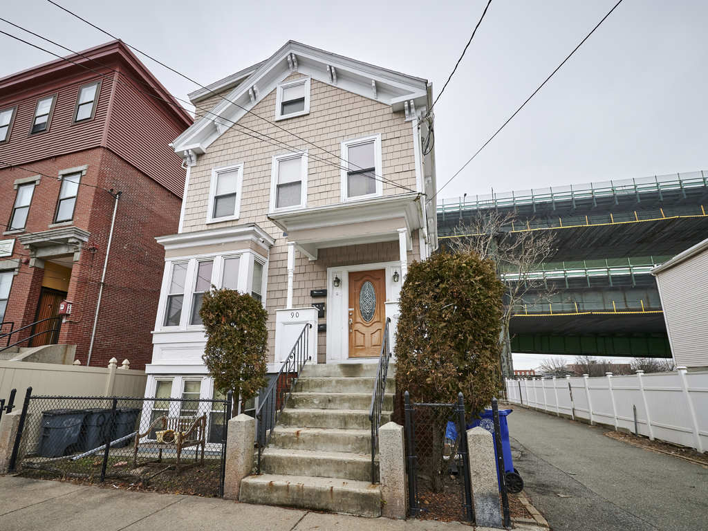 Primary Photo - 90 Chestnut St