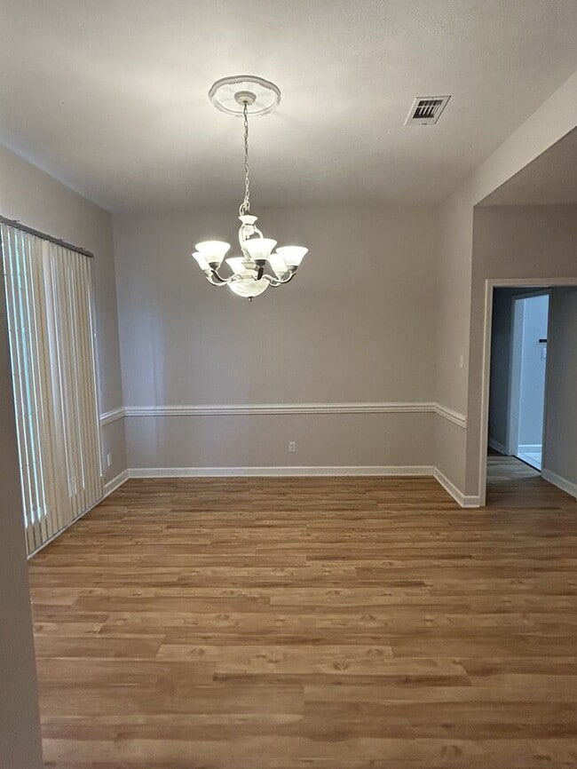 Foto del edificio - 5059 Silver Oak Dr