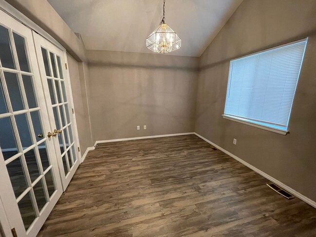 Foto del edificio - 6821 Avondale Rd