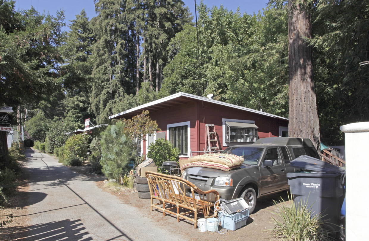 Primary Photo - Creekside Cottages