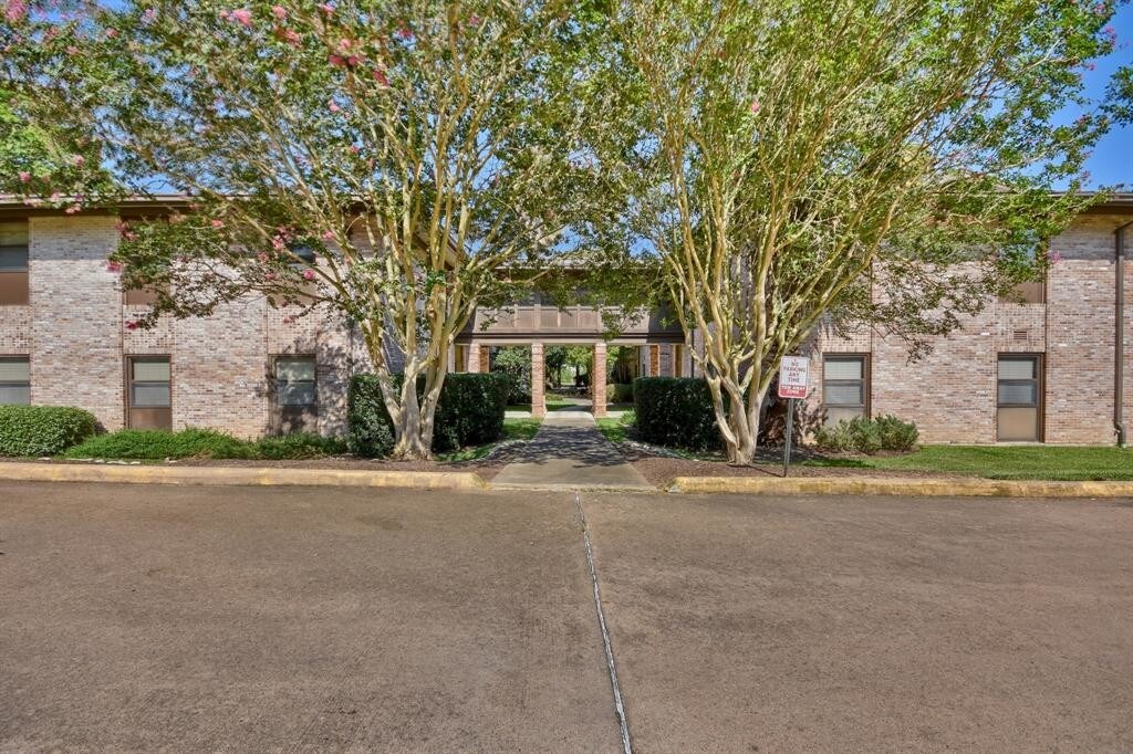 Foto principal - 1700 E Stone St