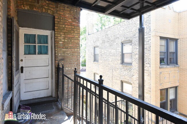 Foto del edificio - 3759 N Kimball Ave