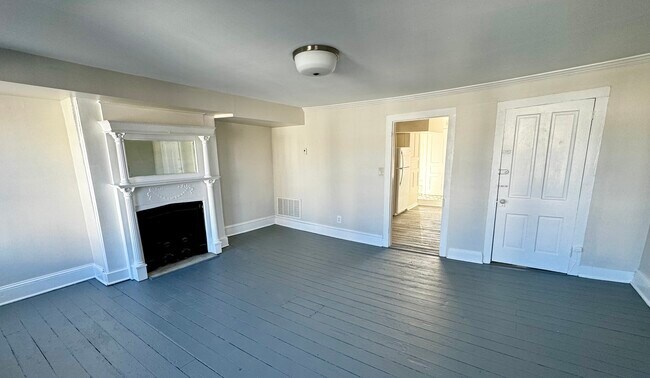 Building Photo - 808 Caroline St