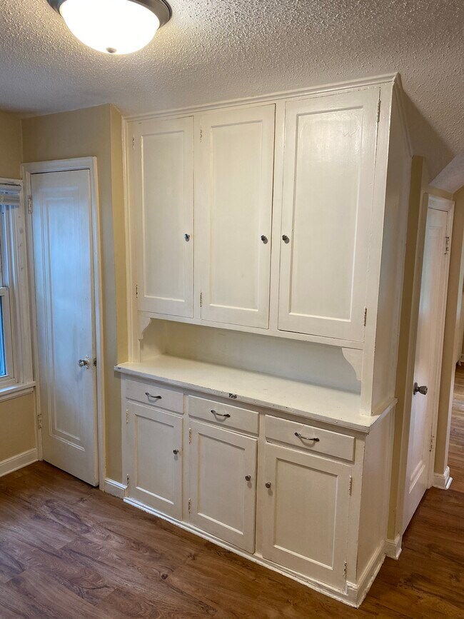 Kitchen - 272 George St W