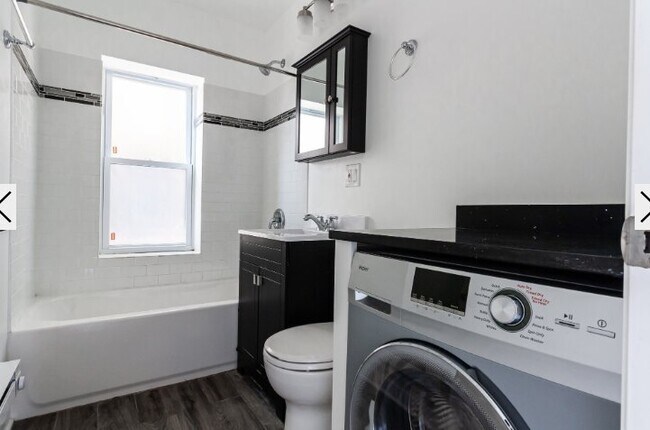 Photo - 837 W Cornelia Ave Apartment