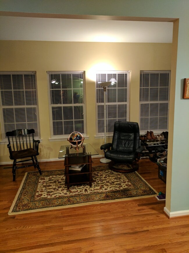 Building Photo - 850 Rockcreek Rd