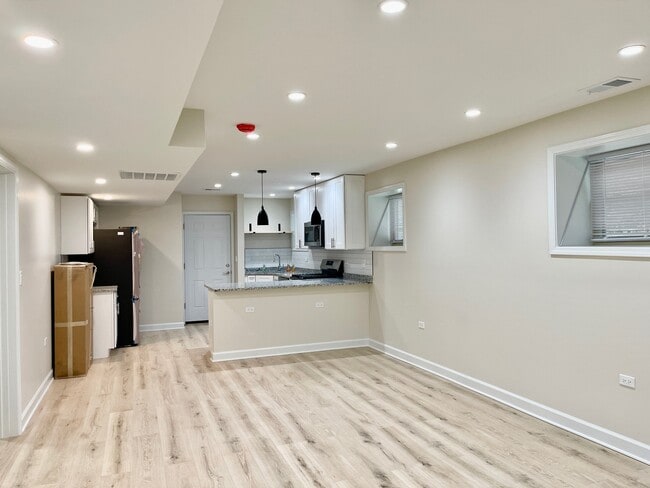 Building Photo - 4845 N Kostner Ave