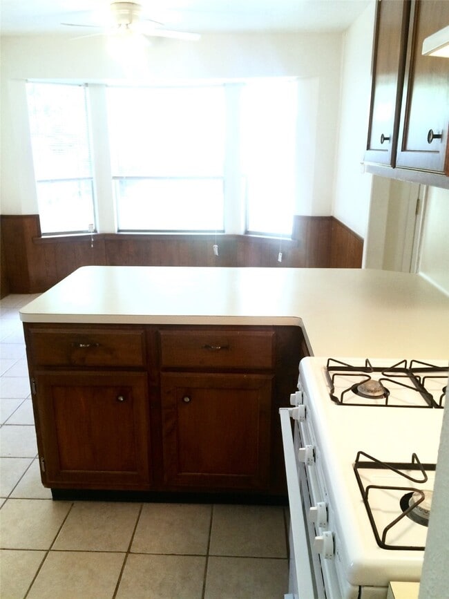 Building Photo - 2119 Whitelaw Dr