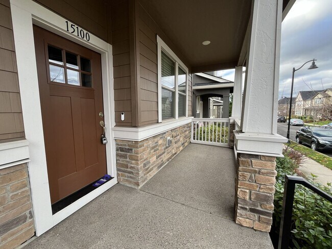 Building Photo - Well-Designed Home with Big Kitchen Island & Upstairs Loft