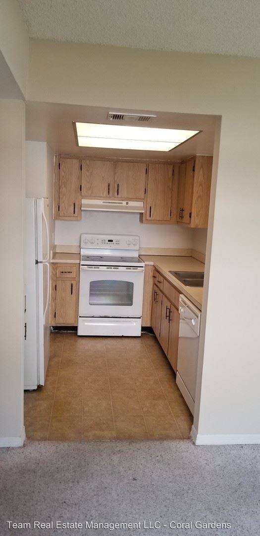 Building Photo - 1 br, 1 bath Apartment - 1056 Mollie Lane
