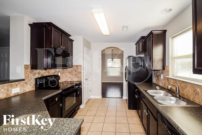 Foto del edificio - 6659 Woodford Ln