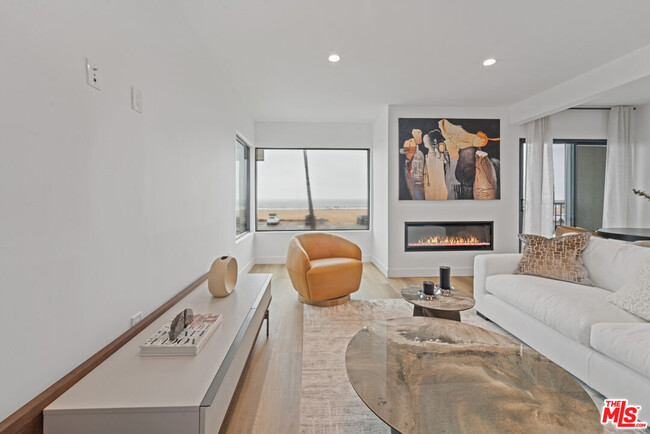 Foto del edificio - 3305 Ocean Front Walk