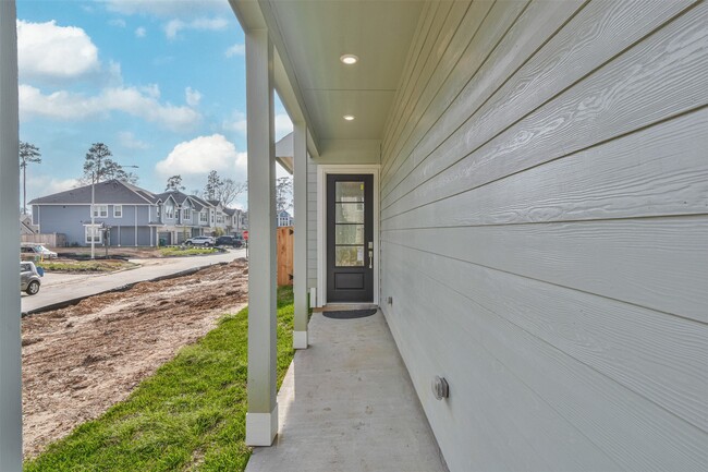 Building Photo - 678 Royal Arch Dr