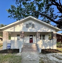 Building Photo - 2806 N Chamberlain Ave