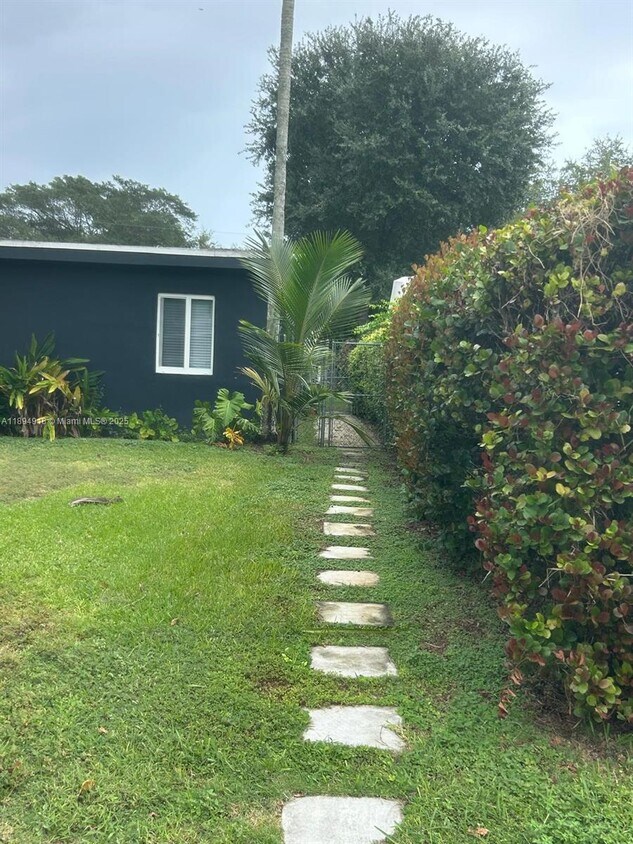 Foto principal - 6431 SW 64th Ct