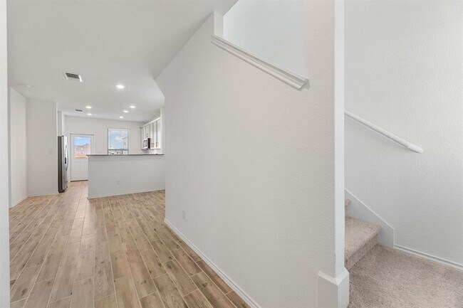 Building Photo - 133 Ventura Dr