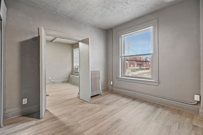 Building Photo - 512 S Millvale Ave