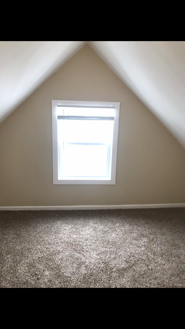 Building Photo - Updated 5 Bedroom 2 Bathroom Home in St.Paul!