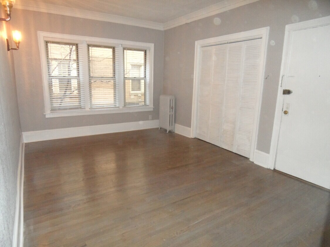 Primary Photo - 1235 W North Shore Ave