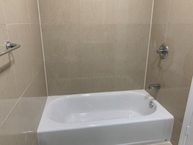 Foto del edificio - 659 E 87th St