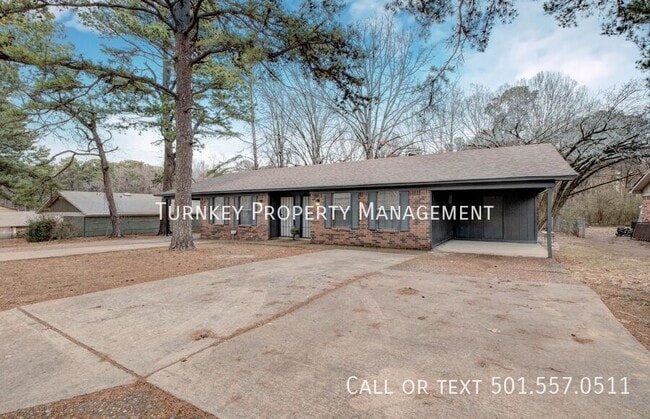 Building Photo - 1905 Labette Manor Dr