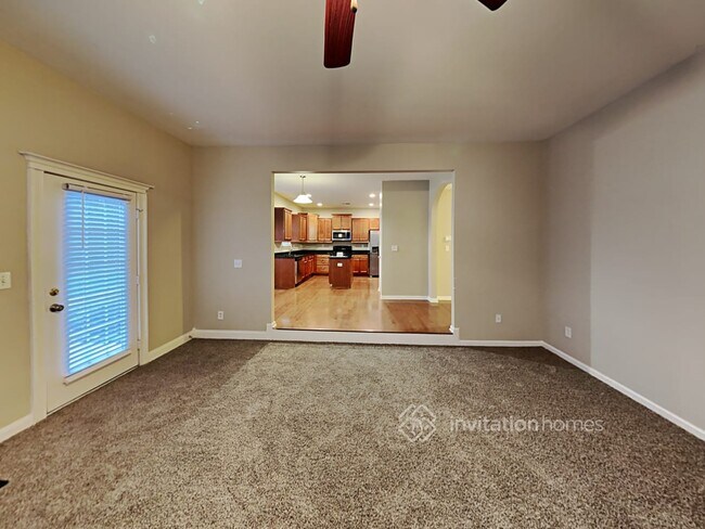 Foto del edificio - 14135 Lake Crossing Dr