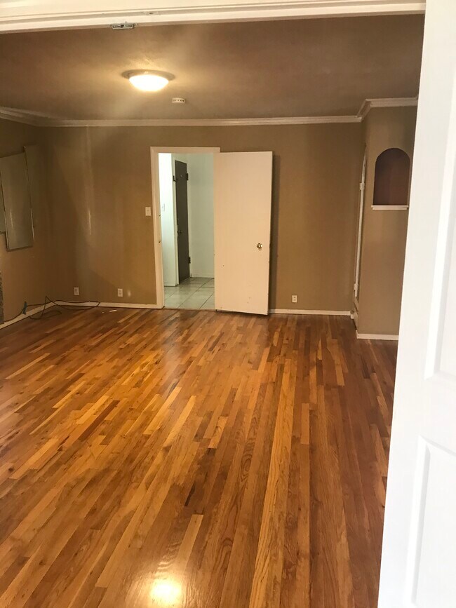 Foto del edificio - 385 E San Fernando St