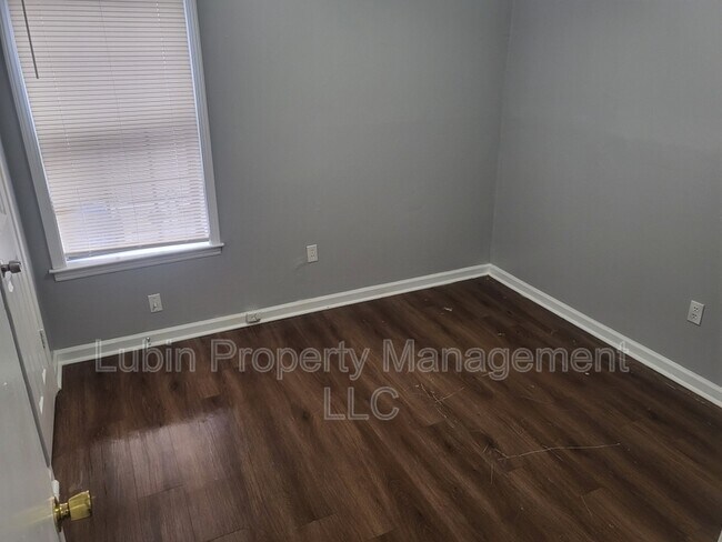 Building Photo - 4518 Villagreen Dr