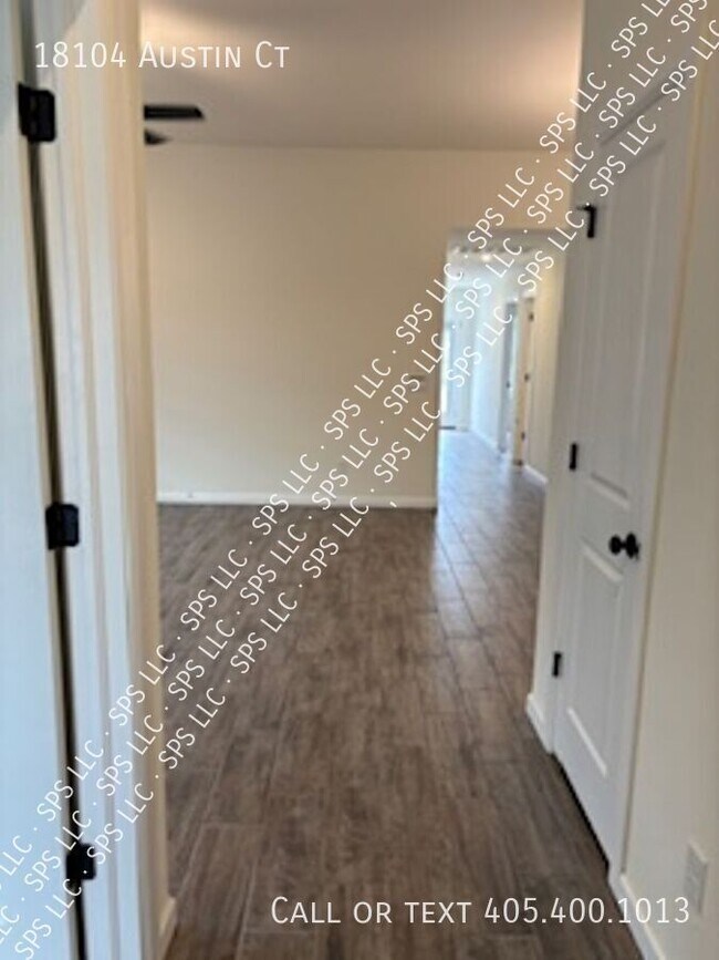 Foto del edificio - 18104 Austin Ct
