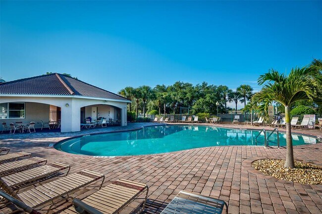 Foto del edificio - 24456 Riverfront Dr