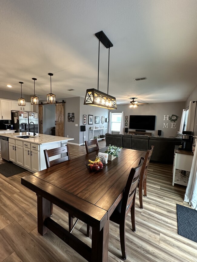 Building Photo - 150 Logrono Ct