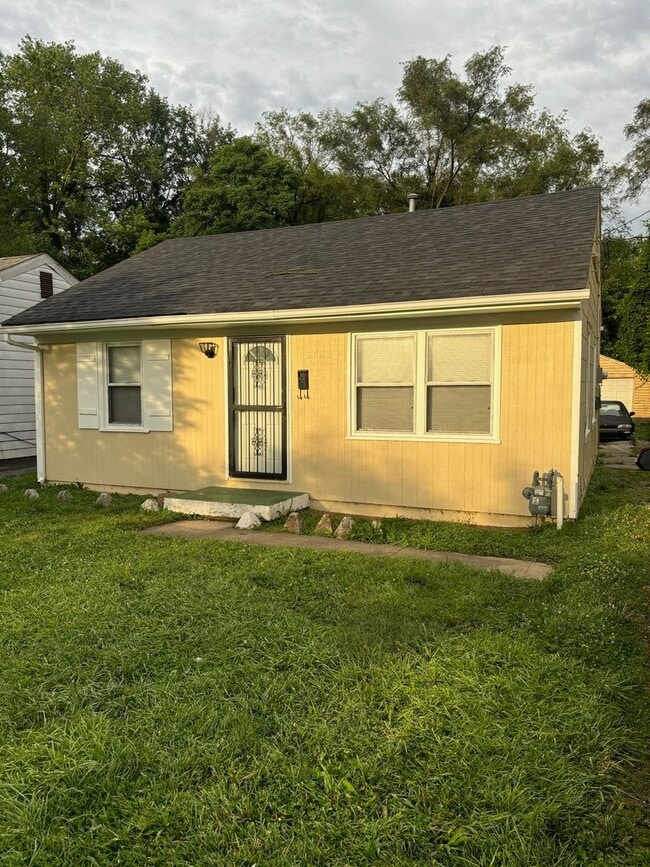 Building Photo - 2123 S 39th St