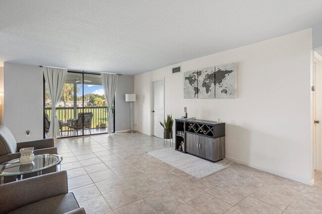 Foto del edificio - 2420 Deer Creek Country Club Blvd