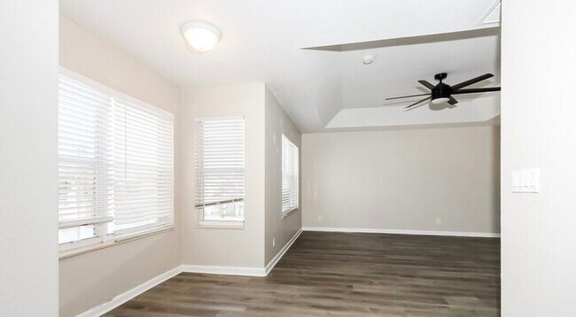 Foto del edificio - 8725 W Carol Ave
